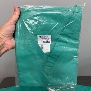 Medical Collection EWC Green Unisex Scrub Shirt Size Large